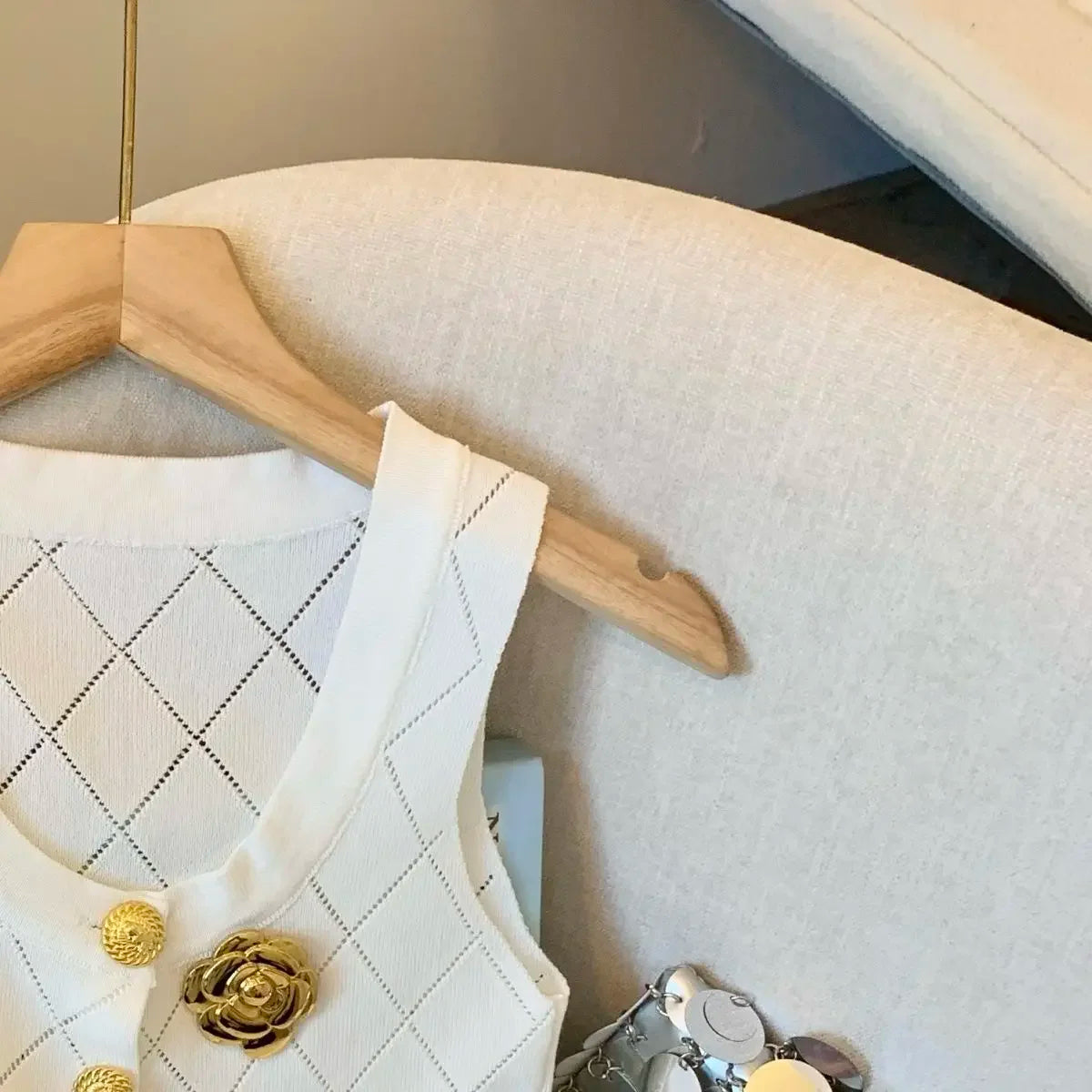 Stylish Vintage Elegant Luxury Chic Hollow Button