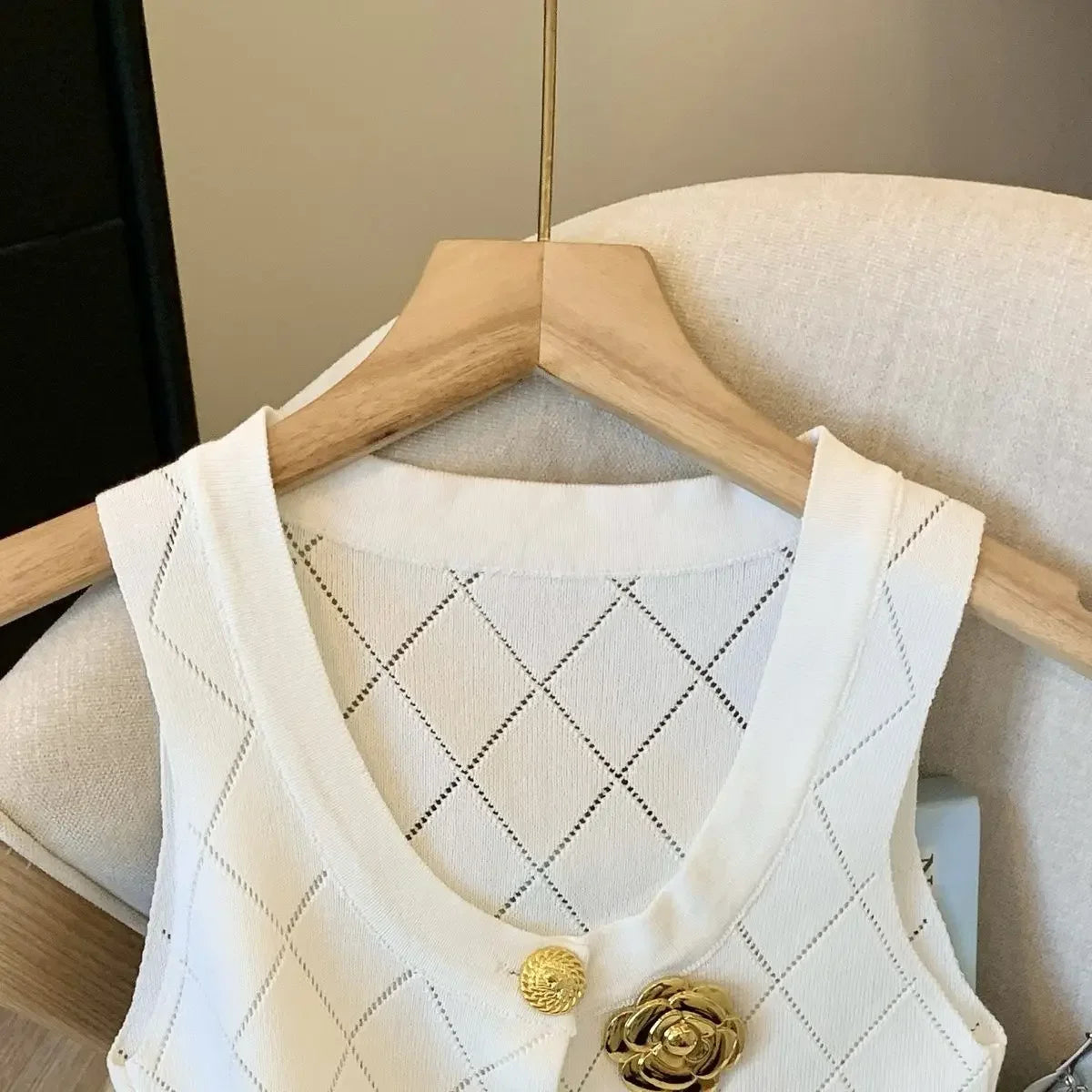 Stylish Vintage Elegant Luxury Chic Hollow Button