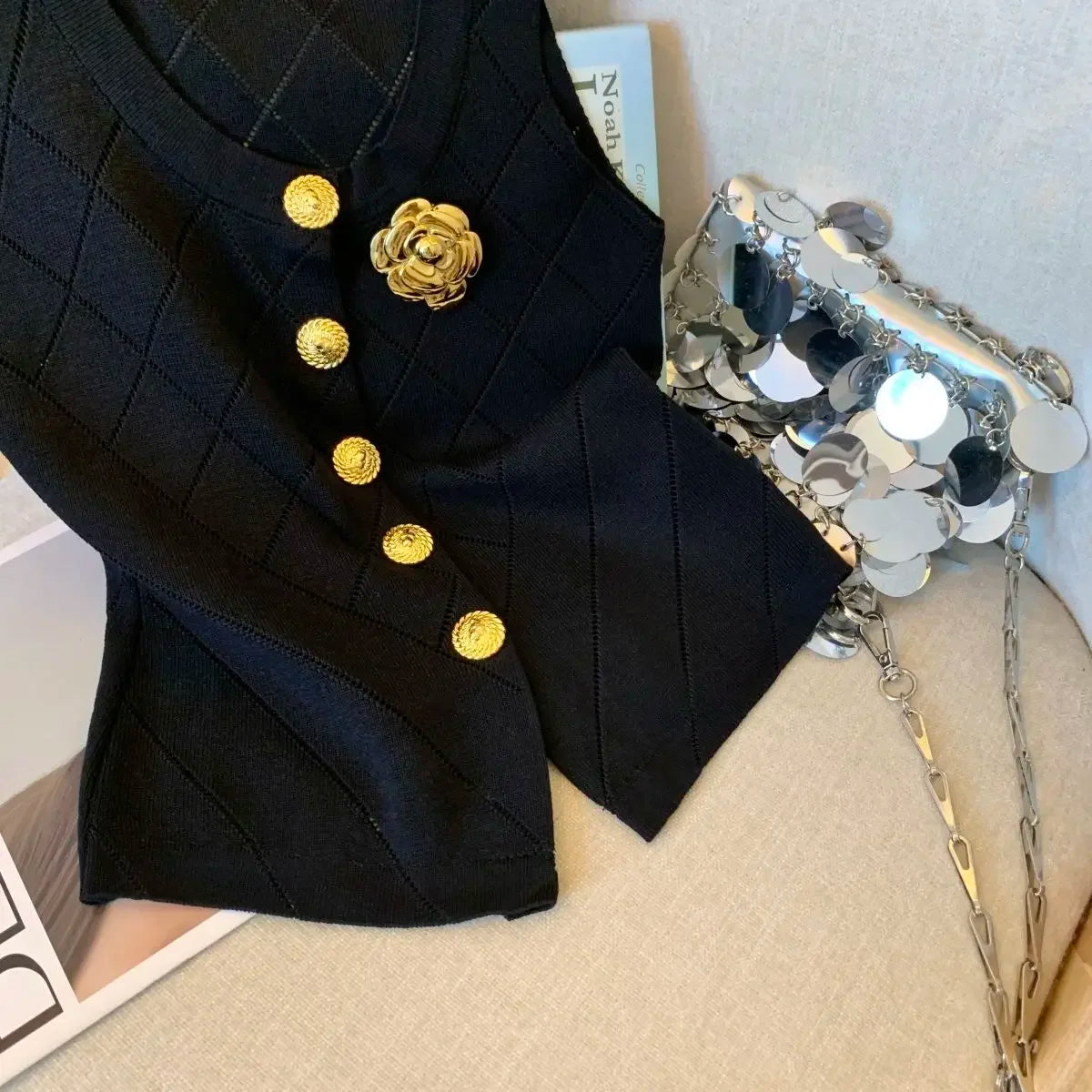 Stylish Vintage Elegant Luxury Chic Hollow Button