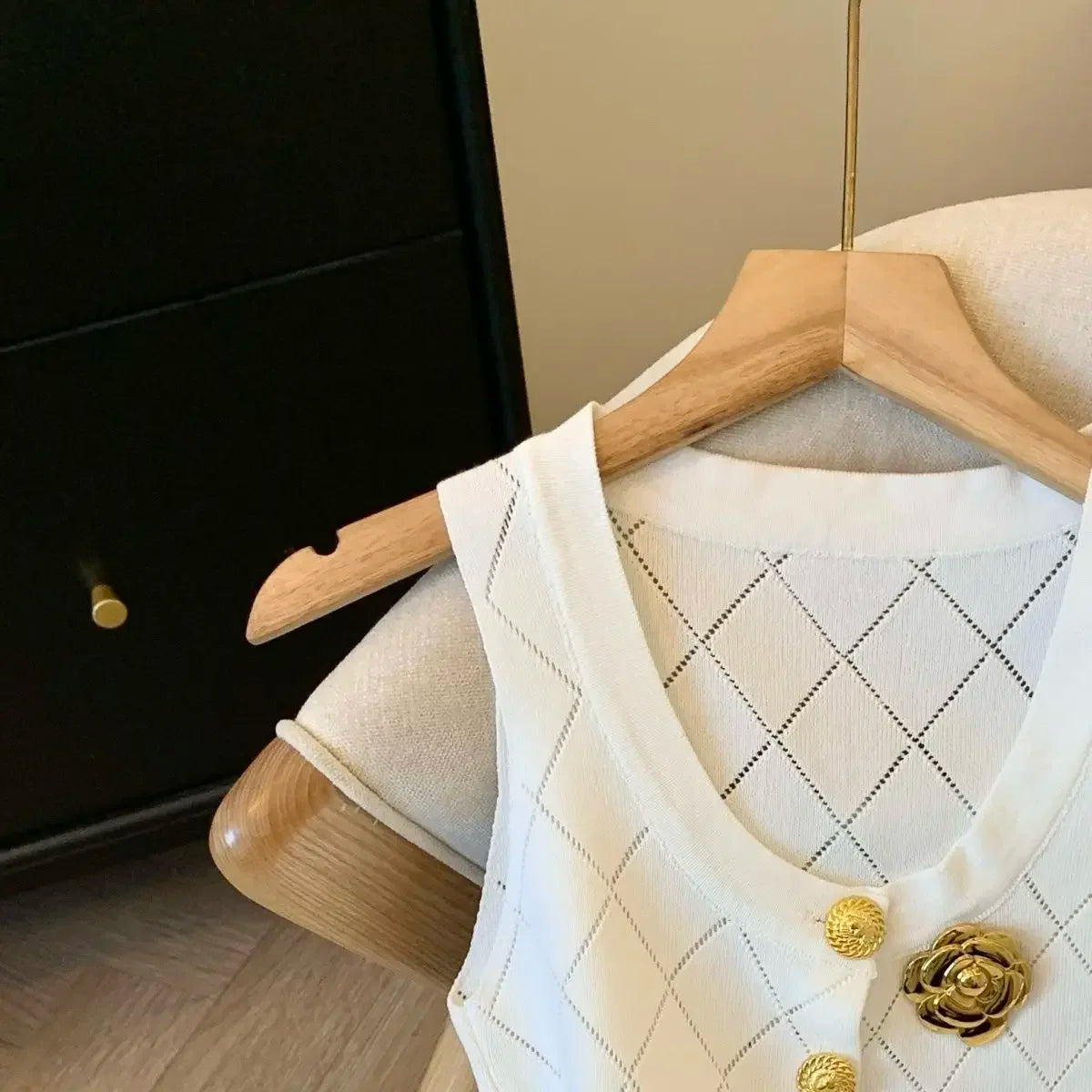 Stylish Vintage Elegant Luxury Chic Hollow Button